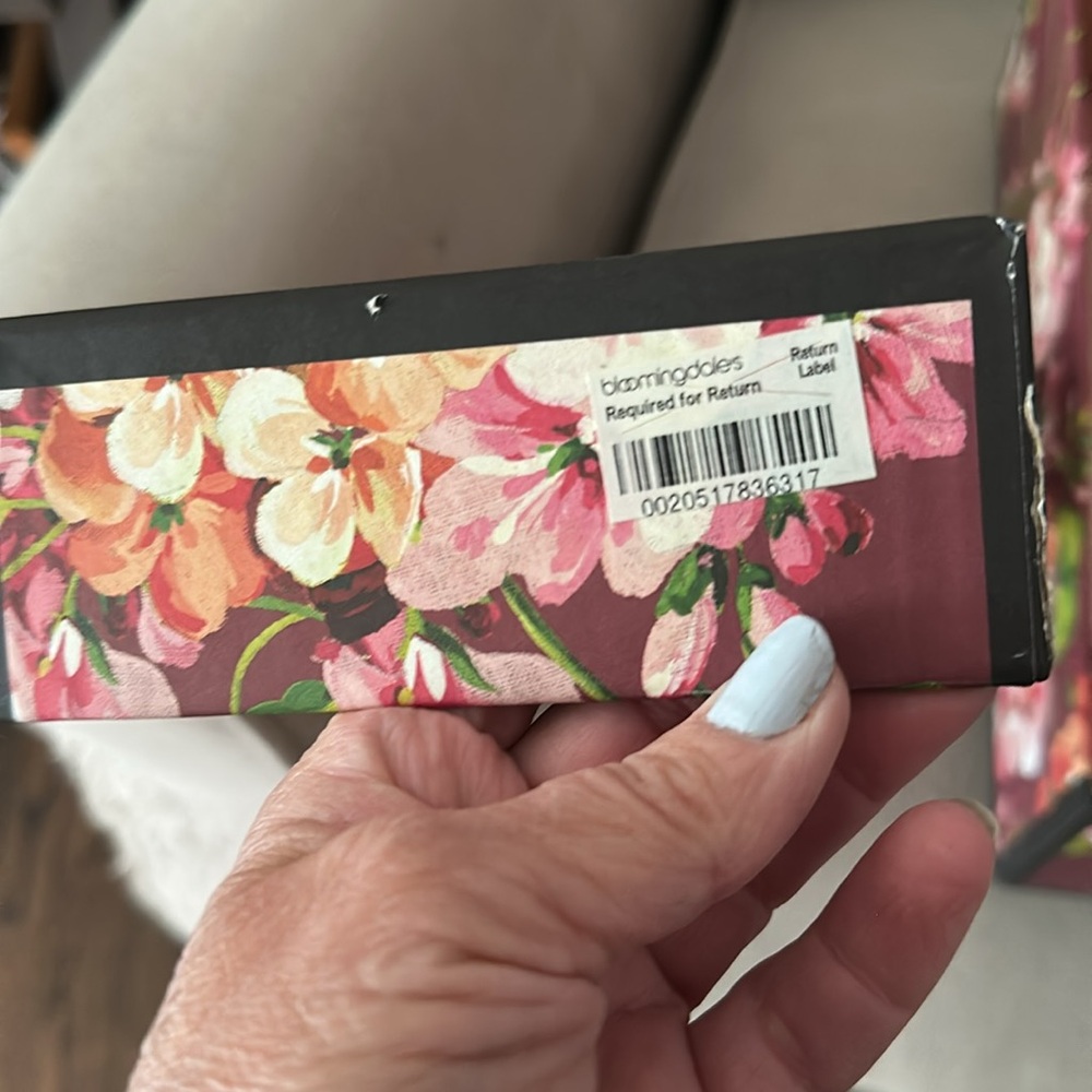 $35 each Gucci boxes - Picture 5 of 9